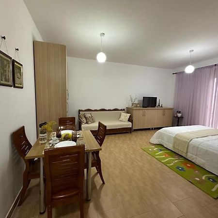 Studio Of Shpresa Vlore Exterior photo