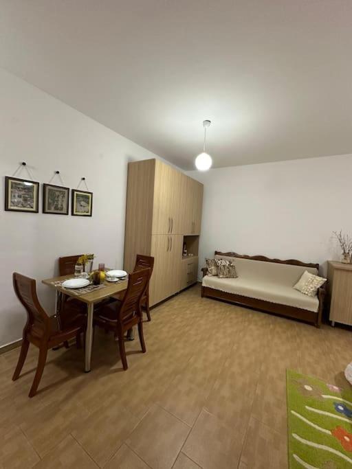 Studio Of Shpresa Vlore Exterior photo