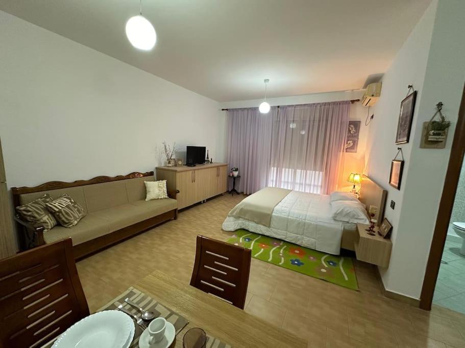Studio Of Shpresa Vlore Exterior photo