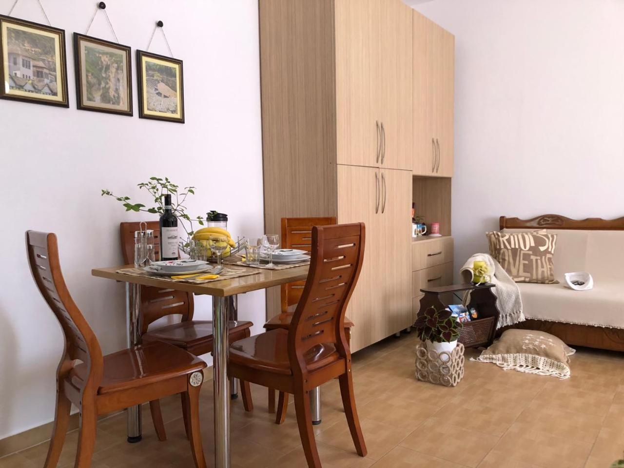 Studio Of Shpresa Vlore Exterior photo